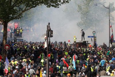 مسيرات عمالية في باريس.. وغاز مسيل وعشرات الموقوفين