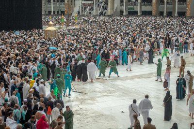 الرئاسة العامة تحشد أكثر من “2000” عامل وعاملة أثناء هطول الأمطار على المسجد الحرام
