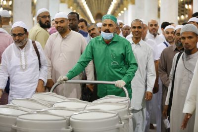4000 عامل لتنظيف صحن المطاف ليلة 27 رمضان