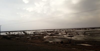طريق المويه شمال شرق الطائف يشهد أمطار من متوسطة إلى غزيرة