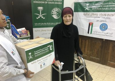 مركز الملك سلمان يدشن مشروع توزيع السلال الغذائية في الضفة الغربية وغزة
