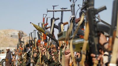 مقاتلات التحالف تقصف معسكراً تدريبياً للحوثي في إب