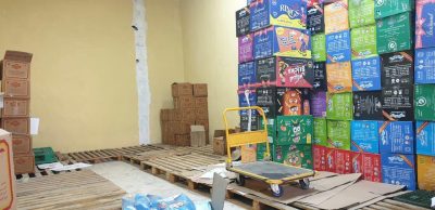 أمانة جدة‬⁩ توقف توزيع حلوى منتهية الصلاحية في مستودع مخالف بالخمرة