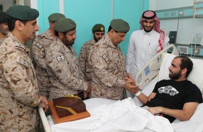 “قائد القوات البرية الملكية السعودية” يزور مصابي القوات المسلحة في عمليات عاصفة الحزم وإعادة الأمل