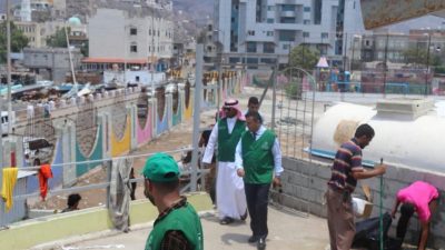 البرنامج السعودي لتنمية وإعمار اليمن يواصل أعمال سحب مياه السيول في عدن