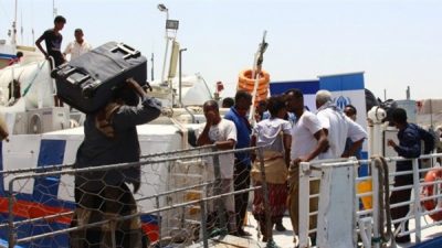 ترحيل “120” لاجئاً صومالياً من عدن إلى بلدهم