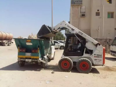 بلدية الجبيل تطلق حملات نظافة شاملة لإزالة الملوثات البصرية في حي غرب المزارع