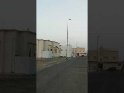 بالفيديو “عمال بلدية”.. يحولون سكن إمام ومؤذن مسجد بالمدينة المنورة إلى مرمى للنفايات