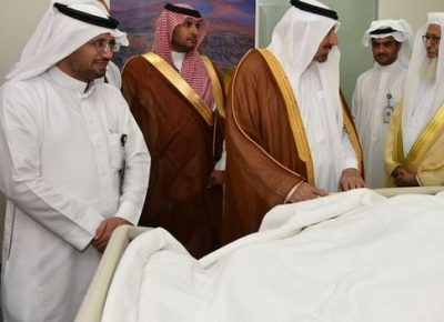 أمير نجران يطمئن على صحة الشيخ المكرمي