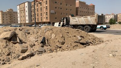 بلدية الخبر تضبط شاحنة مخالفة تقوم برمي الأنقاض بحي الحمراء