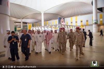 الشيخ السديس يكرم عدداً من القيادات الأمنية والإدارية بمطار الملك عبدالعزيز