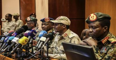 رئيس المجلس العسكري السوداني يصدر قرارا بالعفو العام عن أسرى حركة تحرير السودان