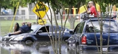 العاصفة “باري” تضرب ولاية لويزيانا الأمريكية وإجلاء آلاف السكان