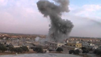 المرصد السوري لحقوق الإنسان : الطيران الروسي يستهدف معسكراً لتنظيم “هيئة تحرير الشام”