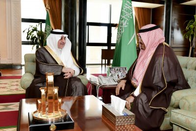 أمير تبوك يطلع على إنجازات وبرامج جمعية الأمير فهد بن سلطان الاجتماعية