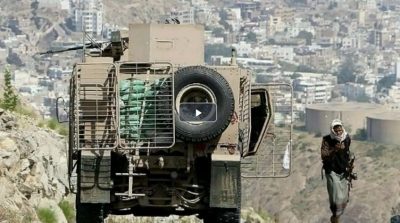 الجيش اليمني يدخل مقر “الانتقالي” في عتق
