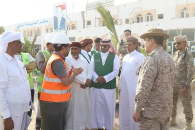 محافظ المهرة يتفقد مشروع إعادة تأهيل مطار الغيضة