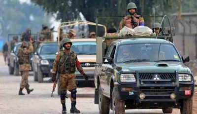 استهداف سيارة قوات أمن وإصابة “٤” أشخاص شمال غرب باكستان
