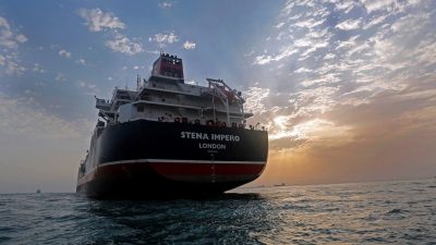 ناقلة النفط البريطانية تغادر إيران وتصل المياه الدولية