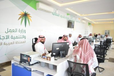 العنزي يفتتح صالة خدمة العملاء بفرع وزارة العمل والتنمية الإجتماعية بالشمالية