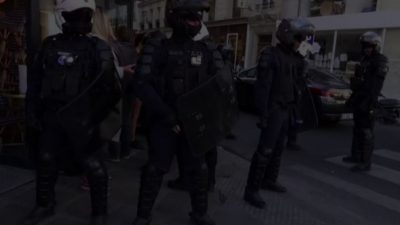 القبض على 90 من متظاهري السترات الصفراء وإغلاق 30 محطة مترو في باريس