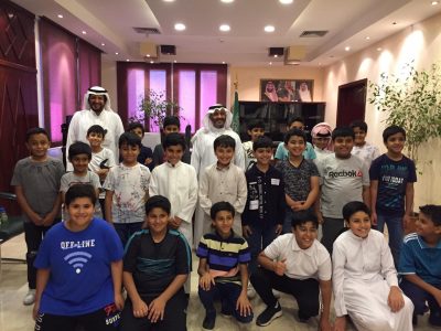 طلاب مدرسة ابن ماجه في زيارة للبريد السعودي بحائل