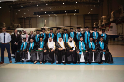 الأمير فيصل بن بندر يرعى تخريج 571 طالباً من كلية علوم الطيران