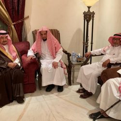 الأمير فيصل بن مشعل يكرم مدير جامعة القصيم