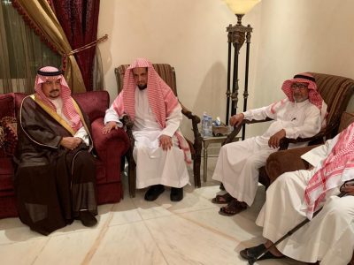 سمو الأمير فيصل بن بندر يعزي النائب العام في وفاة والده