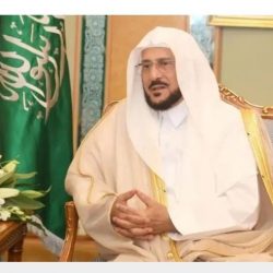 أمير منطقة الرياض يستقبل أمين عام مركز الإدارة المحلية