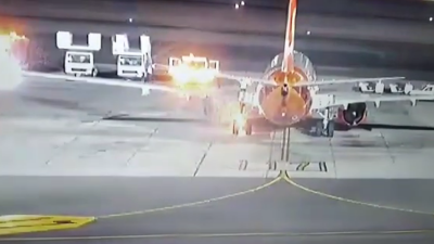 فريق عمل مطار شرم الشيخ بمصر ينقذ طائرة أوكرانية من الاحتراق