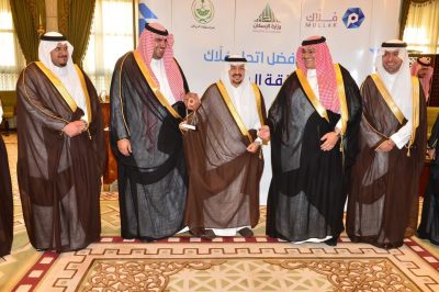 أمير منطقة الرياض يسلّم جائزة “أفضل اتحادات مُلّاك” في المنطقة