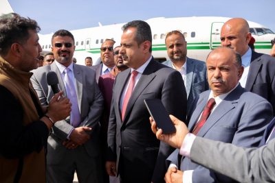 “رئيس الوزراء اليمني” يعود إلى العاصمة المؤقتة عدن