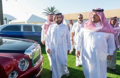 نائب أمير منطقة الرياض يفتتح معرض السيارات في الجنادرية