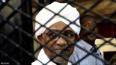 “الجنائية الدولية” تطالب بمحاكمة البشير في لاهاي أو السودان