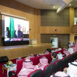 الأمير فيصل بن مشعل يكرم أعضاء الفريق الطبي للهلال الأحمر بالمنطقة المشارك في رالي القصيم