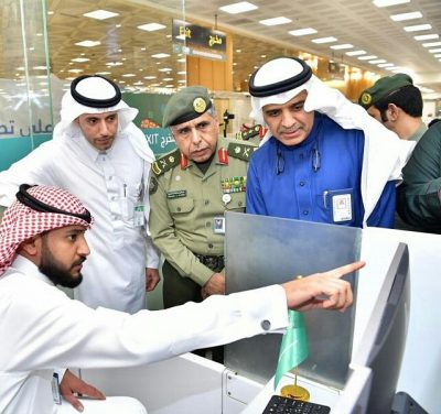 إطلاق الخدمة الذاتية لإنهاء إجراءات السفر بجوازات مطار الملك خالد الدولي