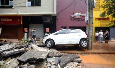 مصرع 64 على الأقل وآلاف المشردين بسبب الفيضانات فى البرازيل