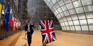 إنزال العلم البريطاني من مقر الاتحاد الأوروبي