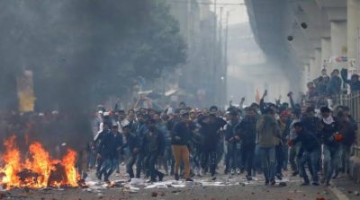 مقتل وإصابة “٩٥” شخصاً في اشتباكات في نيودلهي بالهند