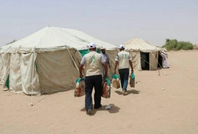 “مركز الملك سلمان” يوزع مواد إيوائية لنازحي الجوف بمحافظة مأرب اليمنية