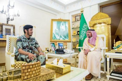 أمير ⁧‫القصيم‬⁩ يلتقي قائد قوات الطوارئ بالمنطقة