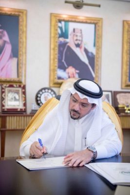 “أمير ⁧‫القصيم”‬⁩ يصدر قراراً بترقية “30” موظفاً من منسوبي إمارة المنطقة