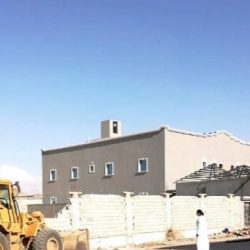 “مقدمة من مركز الملك سلمان”.. 36 شاحنة تحمل مواد إيوائية وغذائية تتجه إلى اليمن