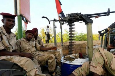 “السودان” : الجيش يغلق محيط المنطقة المحاذية لمقر القيادة العامة