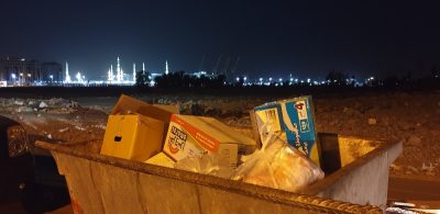 أهالي بعض أحياء المدينة المنورة : غابت المسؤولية وتكدّسَتْ النفايات والقطط