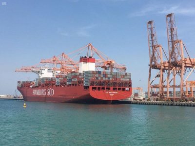 “ميناء الجبيل التجاري” يحقق رقماً قياسياً بمناولة أكبر عدد للحاويات من سفينة واحدة