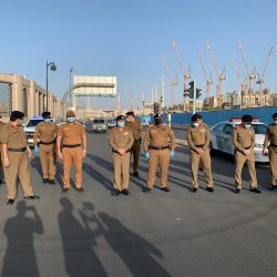 إمارة مكة توزع “30” ألف هدية معايدة على رجال الأمن والصحة