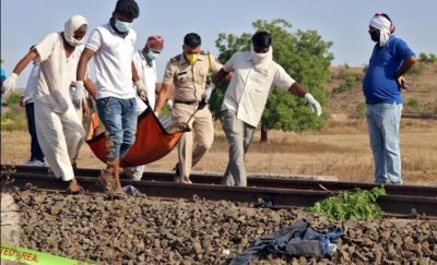 قطار شحن  يدهس 14 عامل ناموا على القضبان بالهند