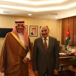 أمير منطقة الرياض يجتمع مع وزير السياحة